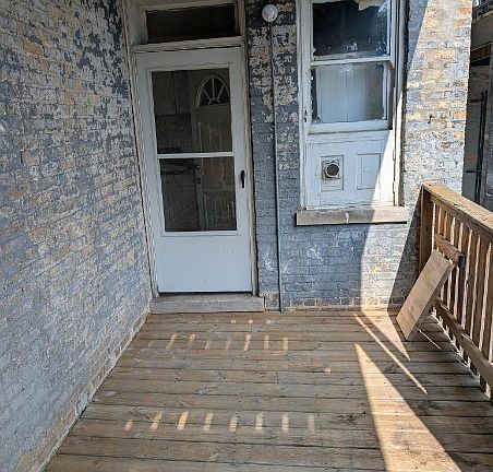 4th image of 1350 N Artesian Ave APT 2