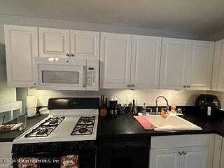 4th image of 33 Daniella Ct