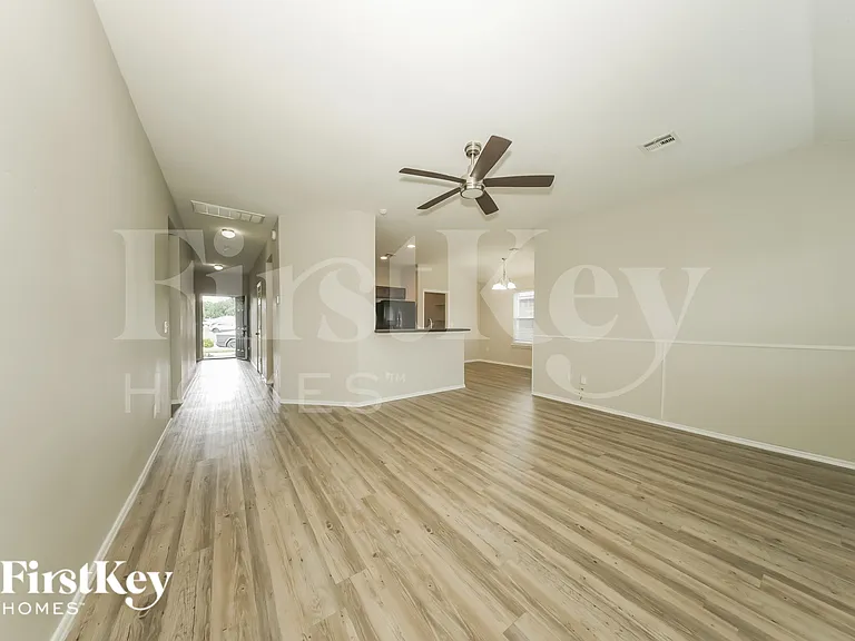 1885 Bradford Pl — Photo 2