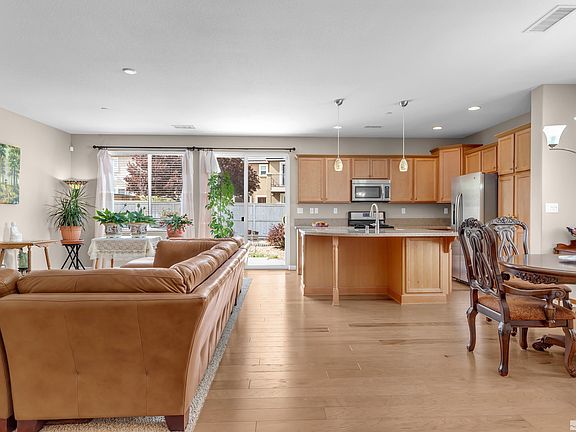 4th image of 2817 Earthstone Dr