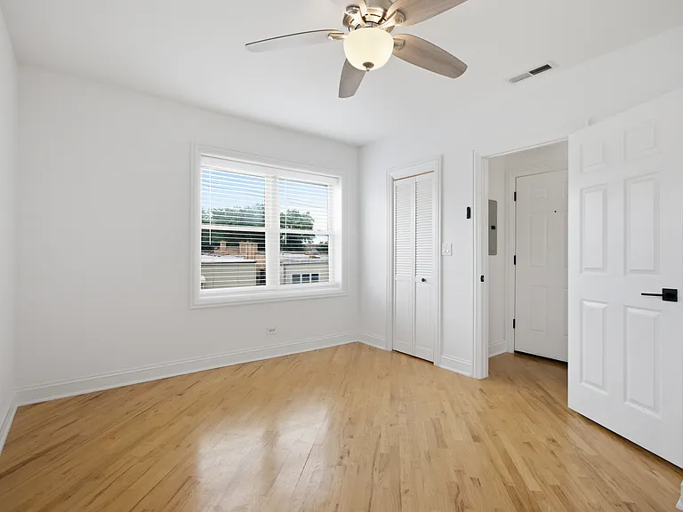 2619 N Harding Ave #3 — Photo 8