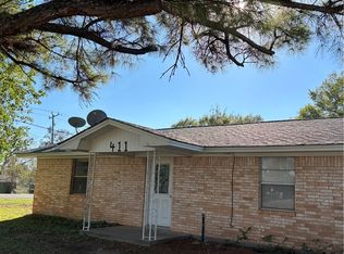 411 Hickory St, Calvert, TX 77837