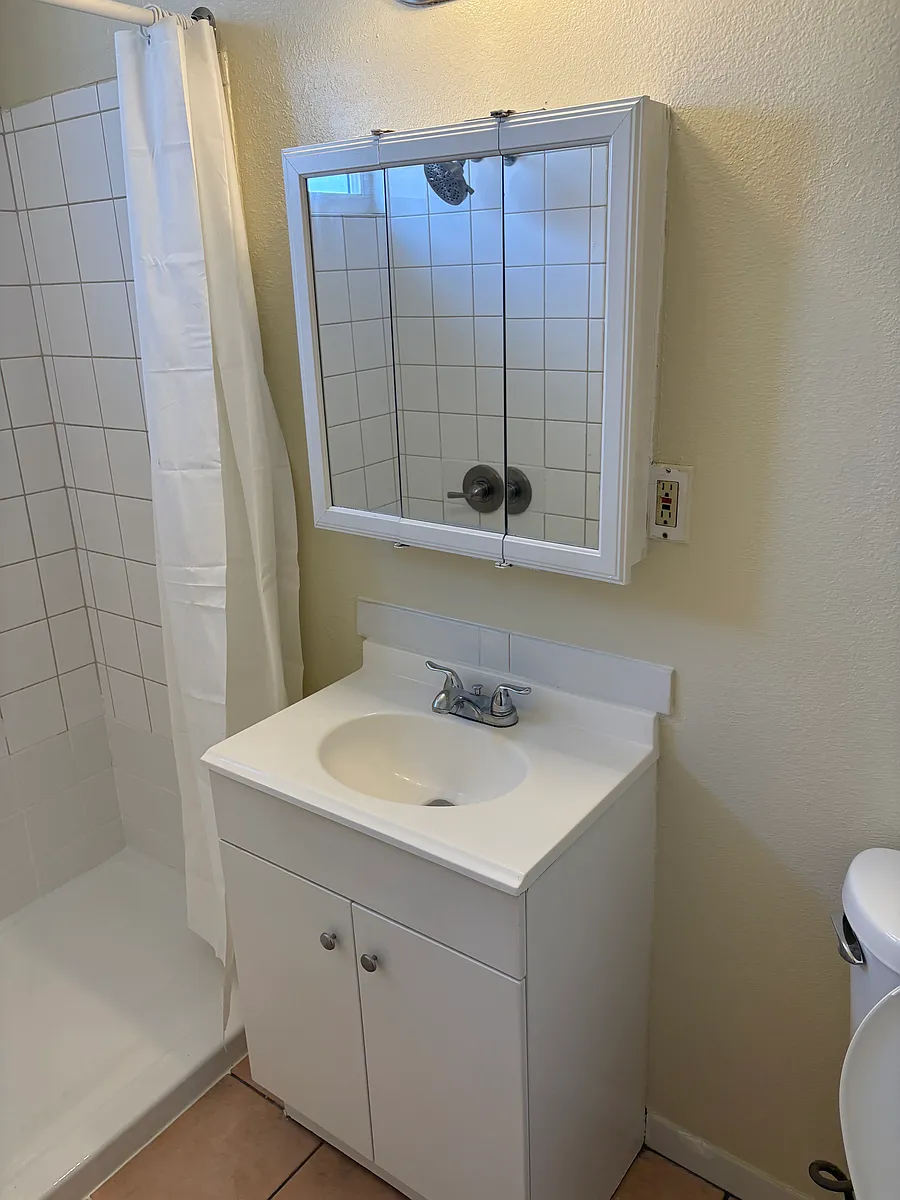 Building Photo - 449 W 75th St #3