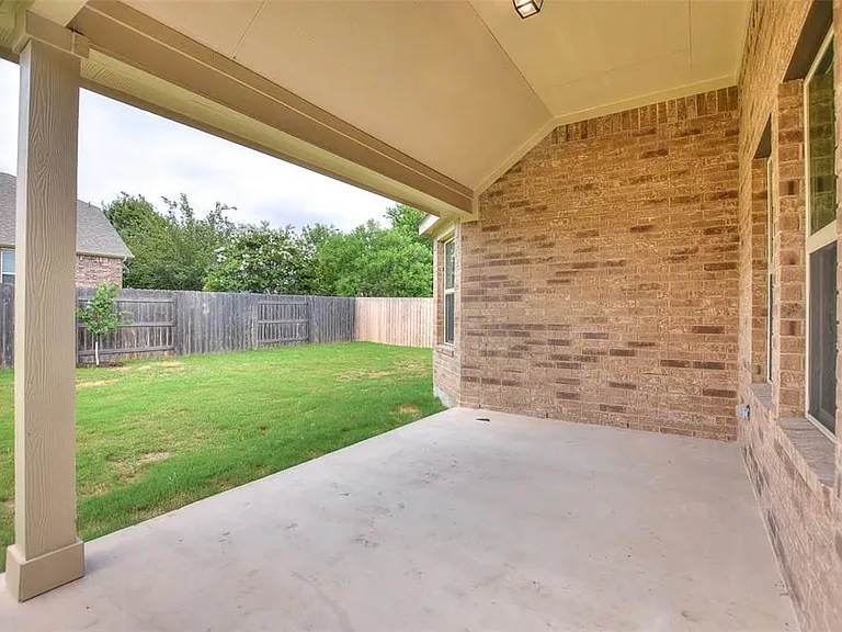 2005 Southcreek Dr — Photo 36