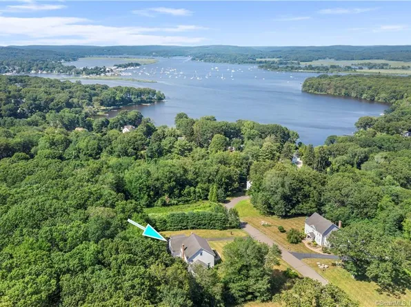 5 Turnstone Road, Essex, CT 06426
