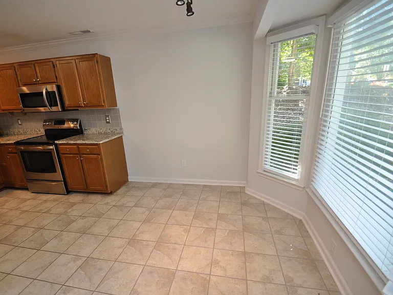 240 Beechtree Dr — Photo 3