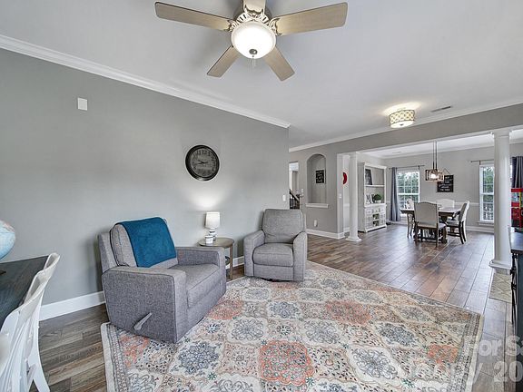 4th image of 1002 Dataw Ln