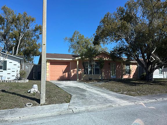 3rd image of 7517 Hollyridge Dr