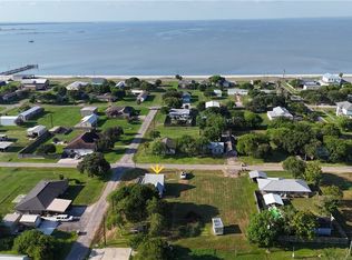 802 W Baltimore Ave, Seadrift, TX 77983