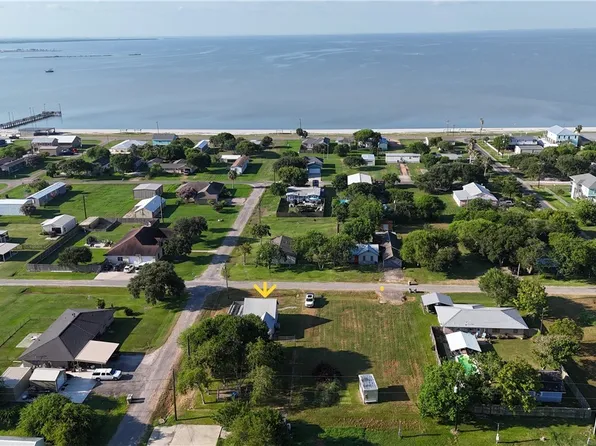 802 W Baltimore Ave, Seadrift, TX 77983