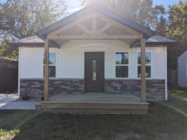 2120 E Parkwood Ave, Burton, MI 48529