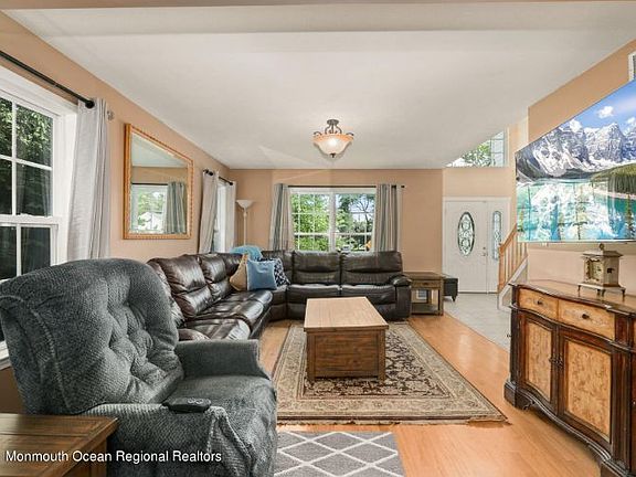 5th image of 192 Wilson Ave
