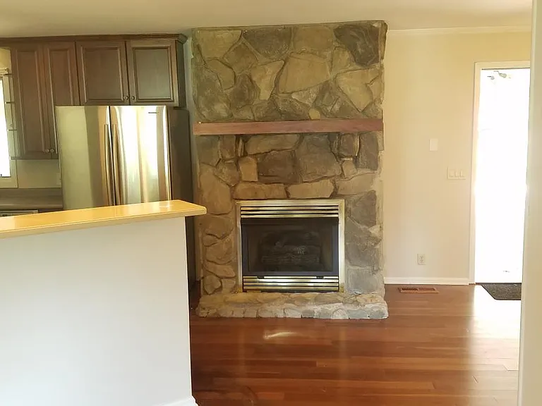 Gas fireplace