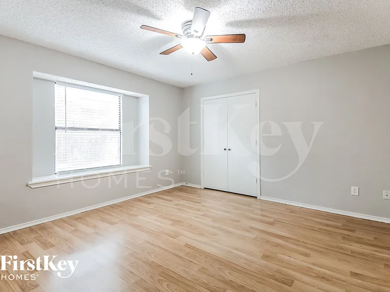 2026 Greenview Dr — Photo 11