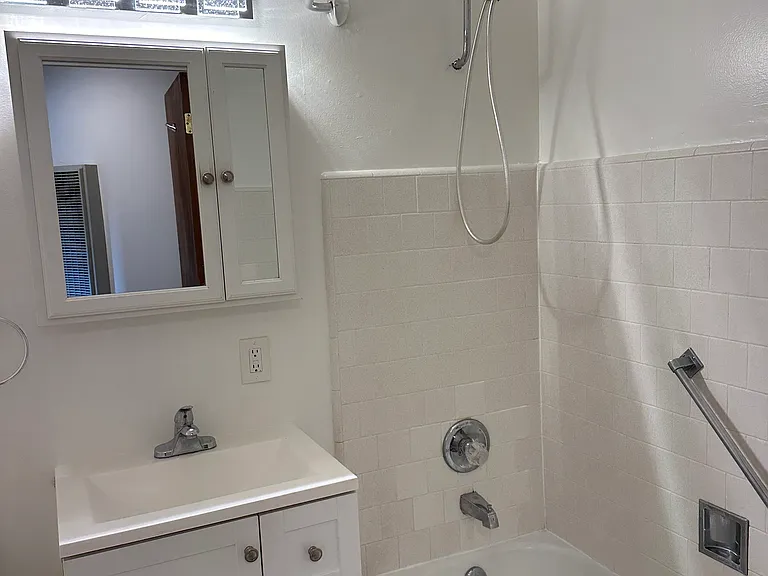 318 Gault St #6 — Photo 10