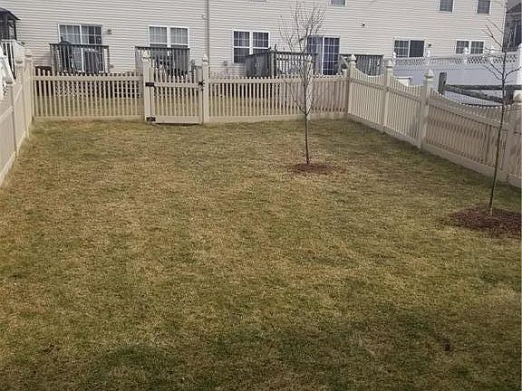 4th image of 2560 Gillian Ln