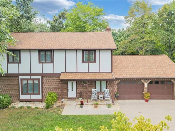 313 Carriage Ln, Troutville, VA 24175