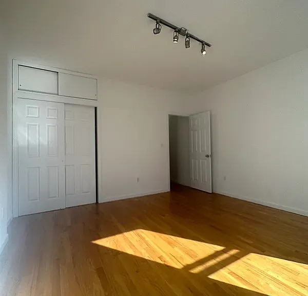 315 W 54th St #15 — Photo 14