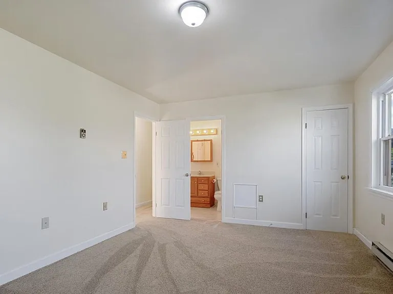25 N Maple Ave — Photo 13