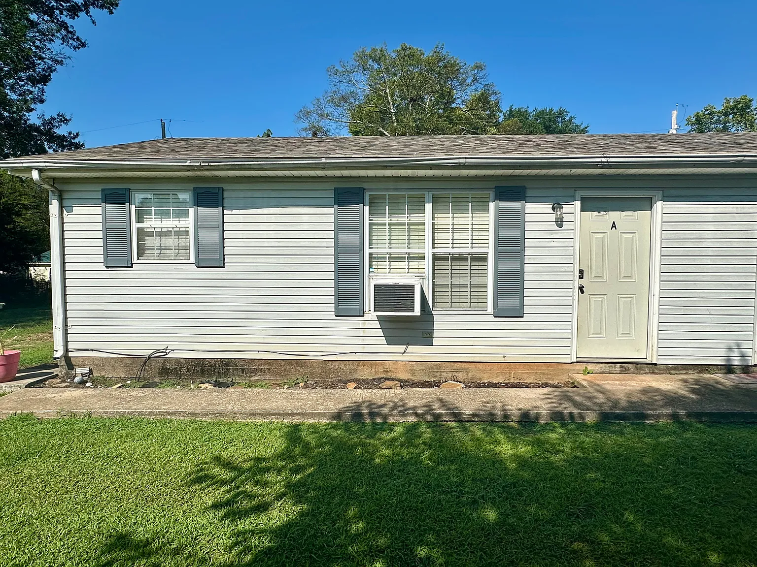 915 N Milton St — Photo 1