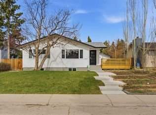 5923 E Londonderry Cres SW, Calgary, AB T3E 5X7