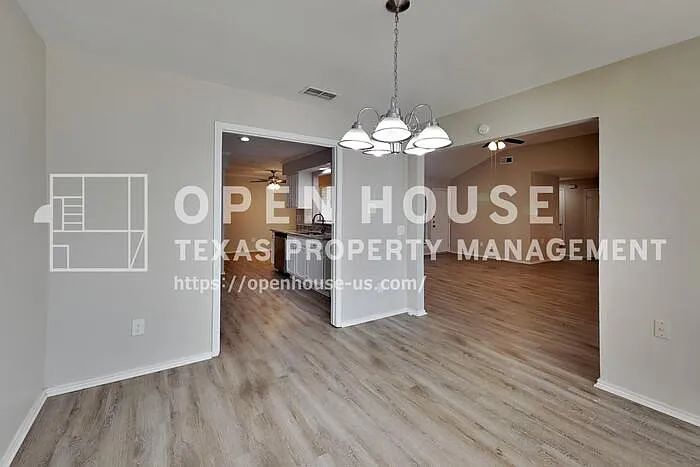 909 Sandhurst Dr — Photo 10