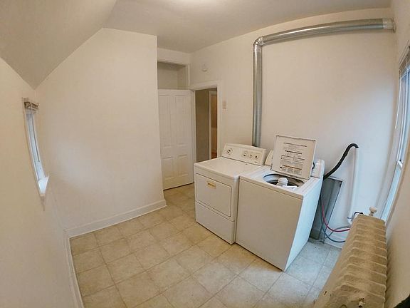 Bedroom 3 / Laundry