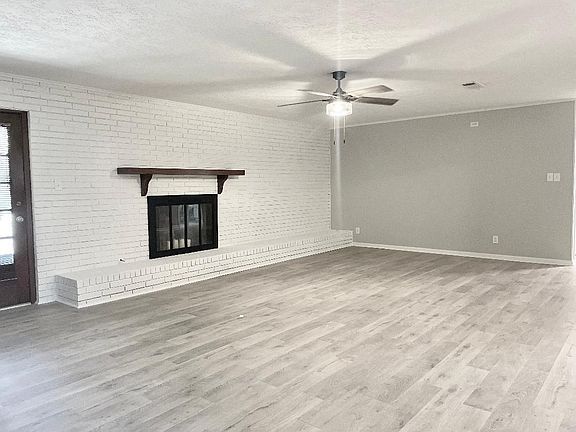 3rd image of 707 Tucker Dr