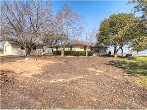 3rd image of 105 N Dewberry Creek Trl