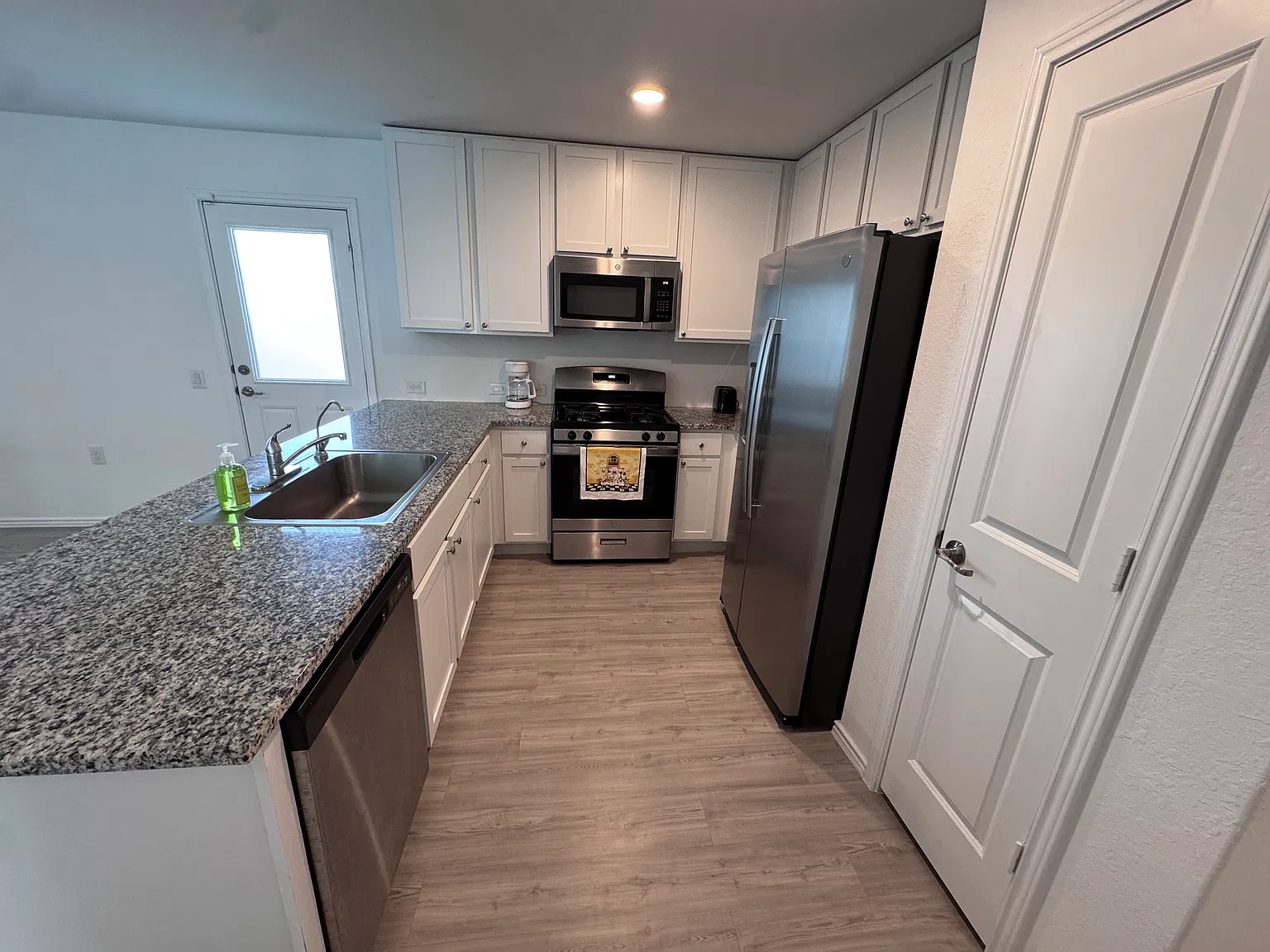 3 bed, 1440 sqft, $2,250 — Photo 3