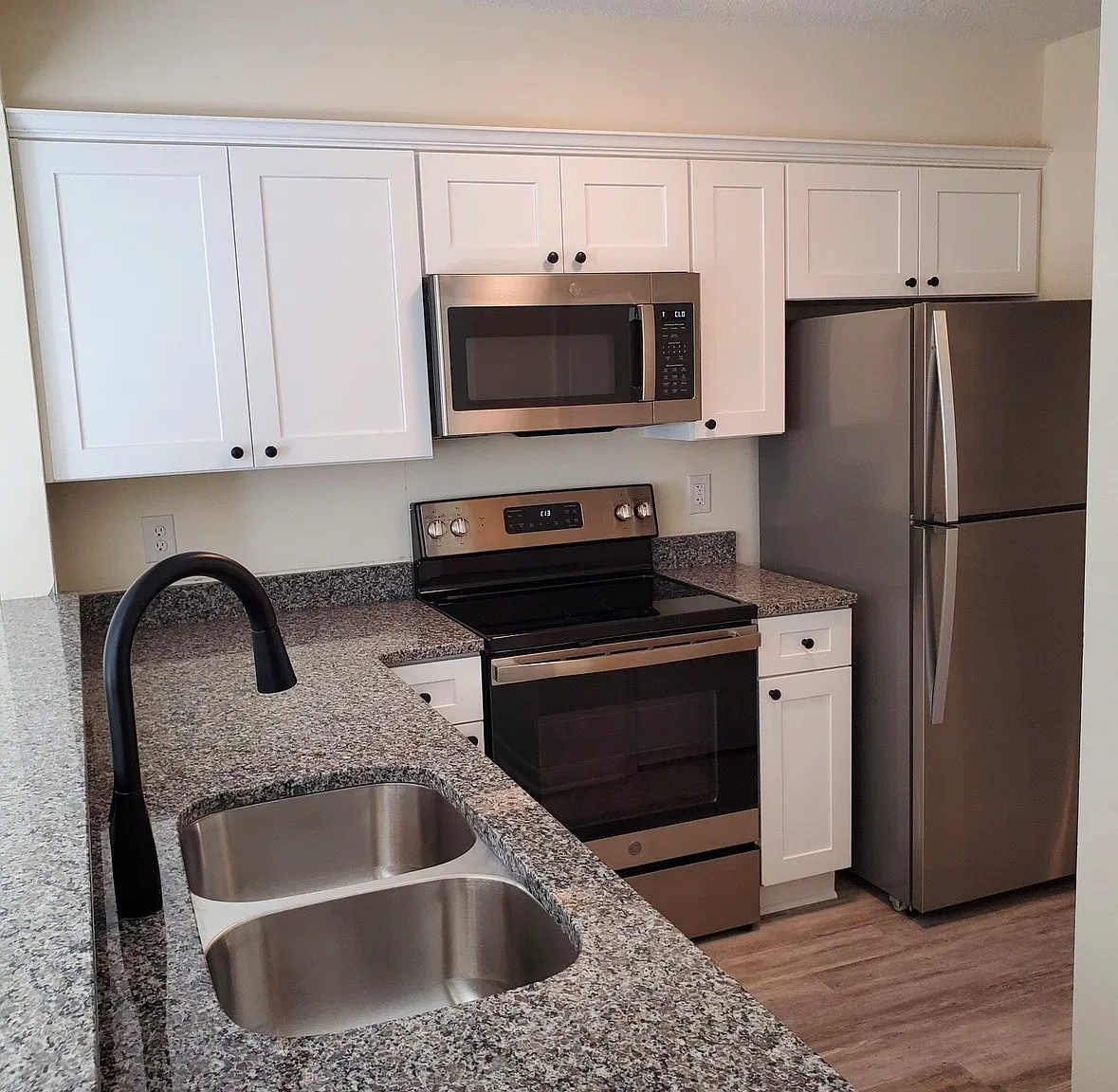 2 bed, 1.5 bath, 1155 sqft, $2,100 — Photo 2