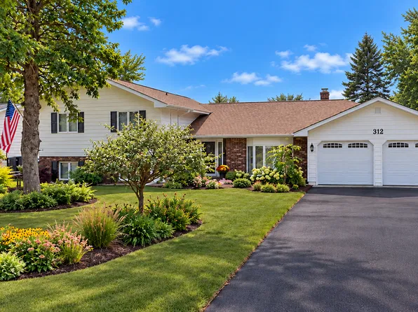 312 W Pine St, Roberts, WI 54023