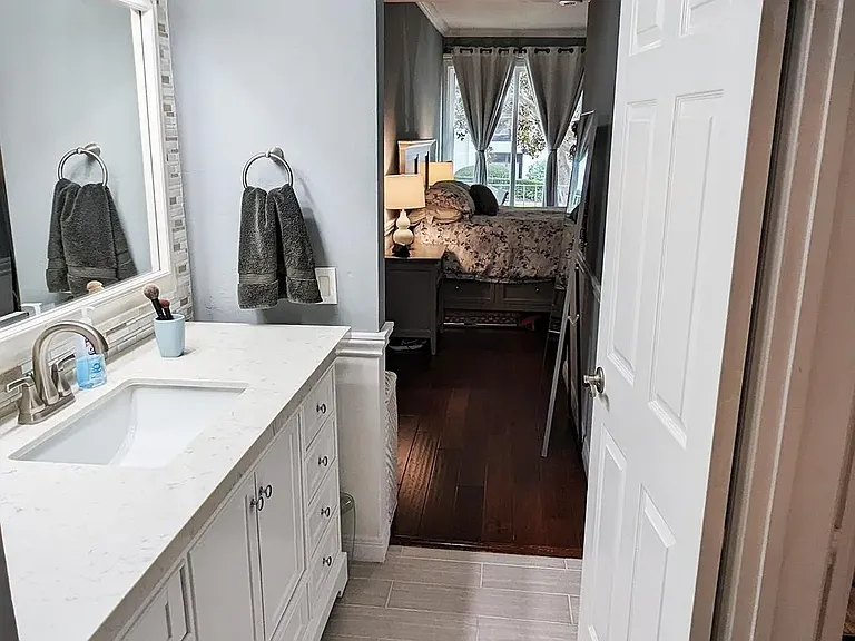 2410 Albatross St #6 — Photo 10