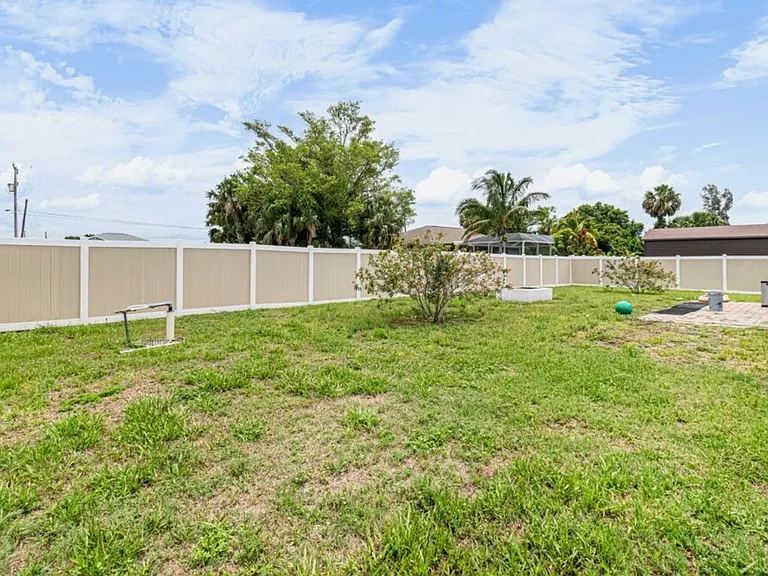 1501 NE 33rd St #A — Photo 12