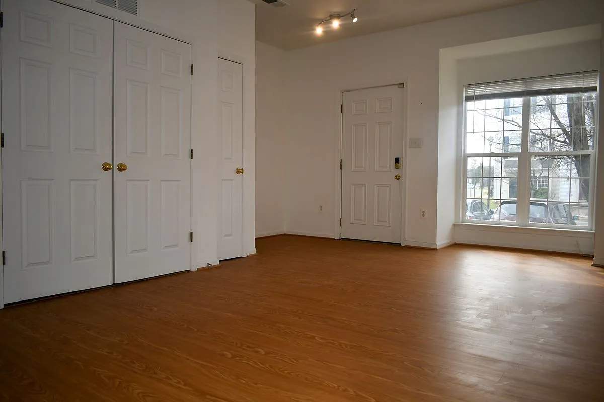 3 bed, 2.0 bath, 1692 sqft, $2,850 — Photo 4