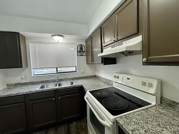 3rd image of 202 Eden Ln APT E