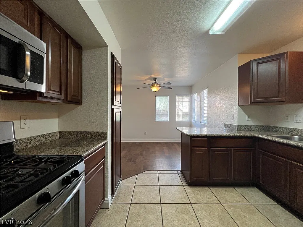 3 bed, 2.0 bath, 1212 sqft, $1,400 — Photo 3