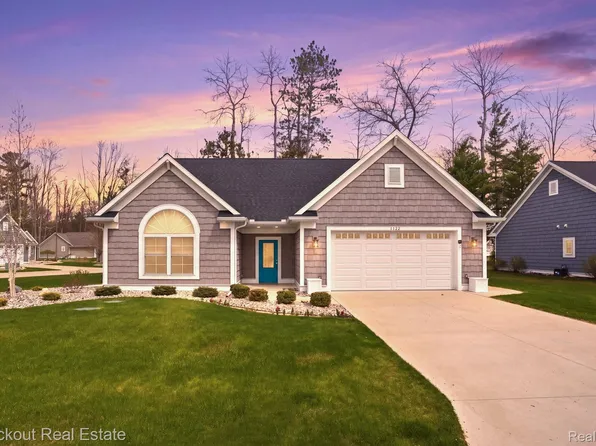 7422 Aspen Creek Dr, Midland, MI 48642
