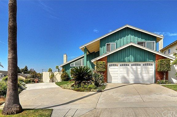 Rare RV Parking too!