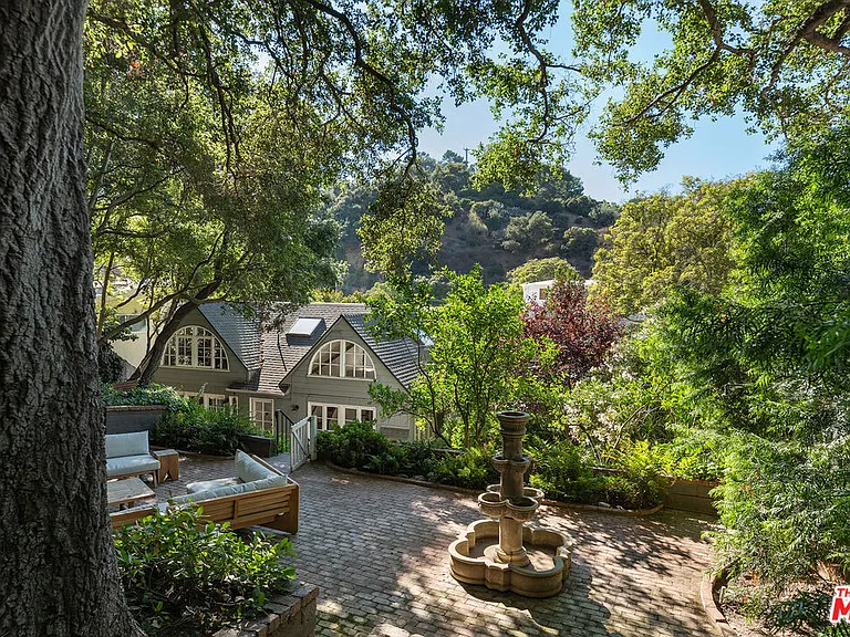 8926 Wonderland Ave — Photo 21