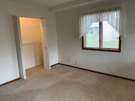 Front bedroom 11.5' x 14'