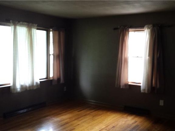3rd image of 318 S 11th St