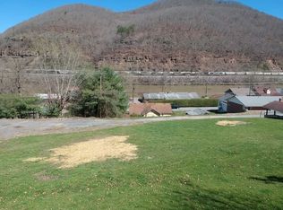 Greenbrier Ave, Hinton, WV 25951