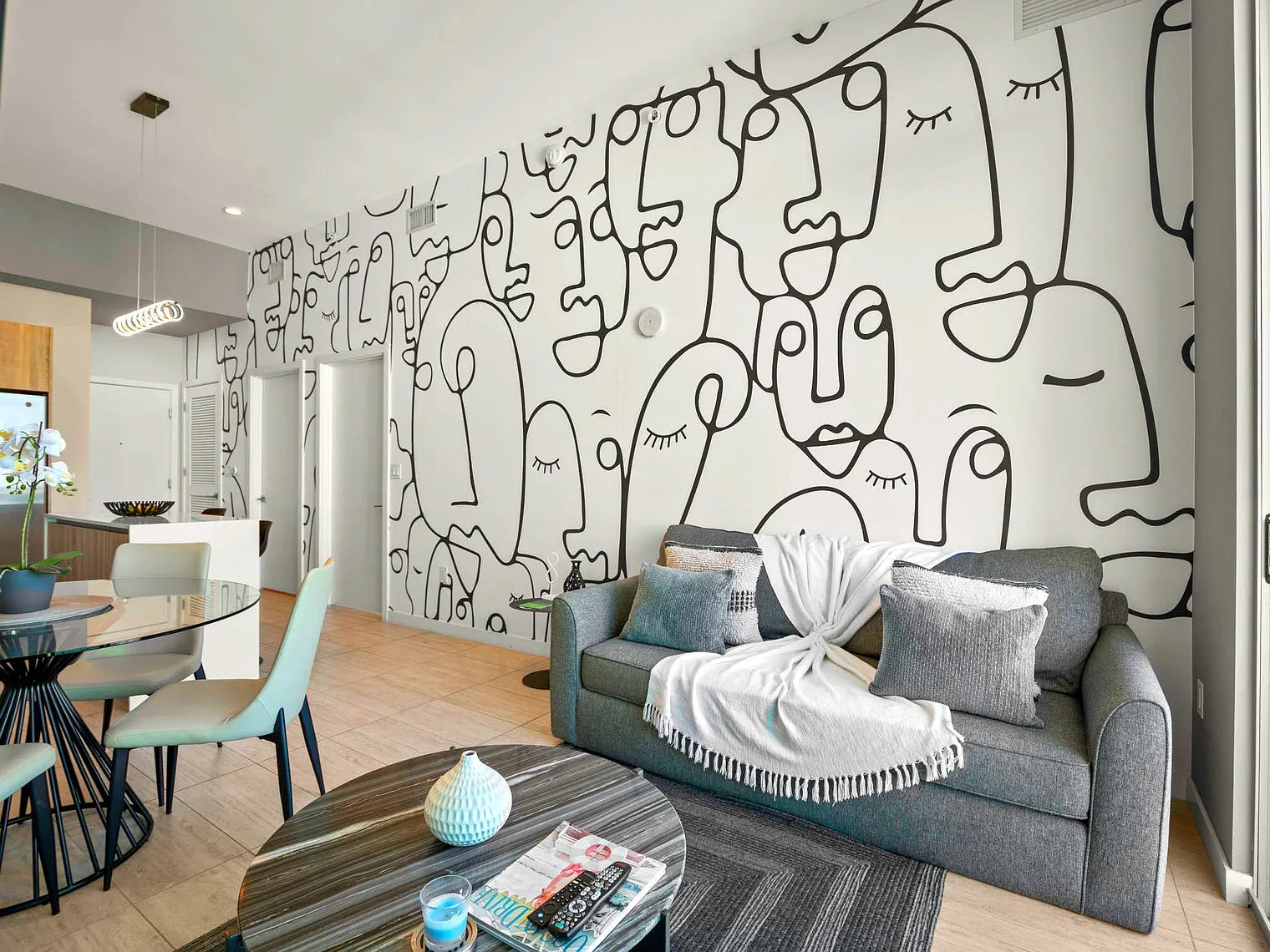 1 bed, 1.0 bath, 635 sqft, $3,015 — Photo 2
