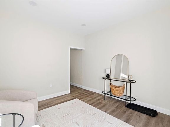 4th image of 1167 Mechanic St