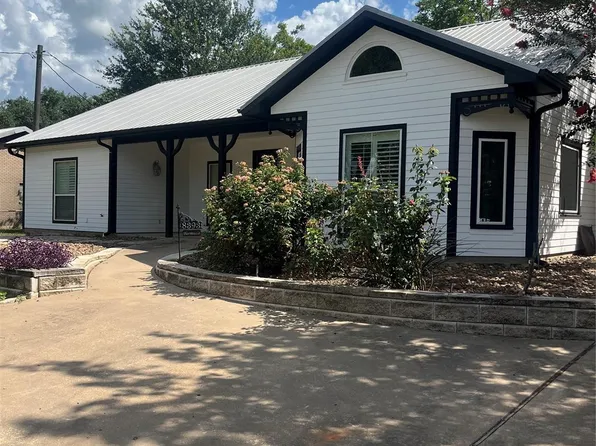 8393 Bermuda St, Industry, TX 78944