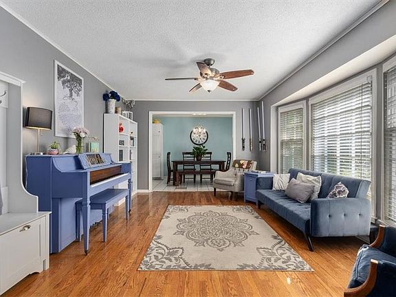 3rd image of 9020 Carter Cir