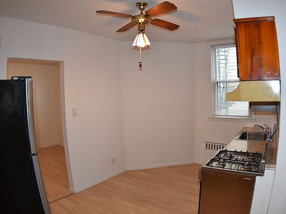 3rd image of 632 Humboldt St