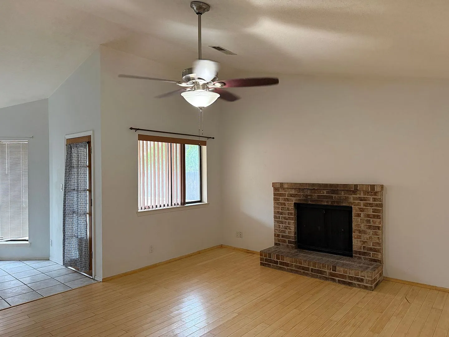 3 Bedroom 2 Bath 2 car garage 1179/SF — Photo 4