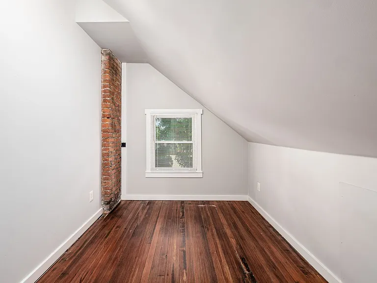 411 13th Ave — Photo 37